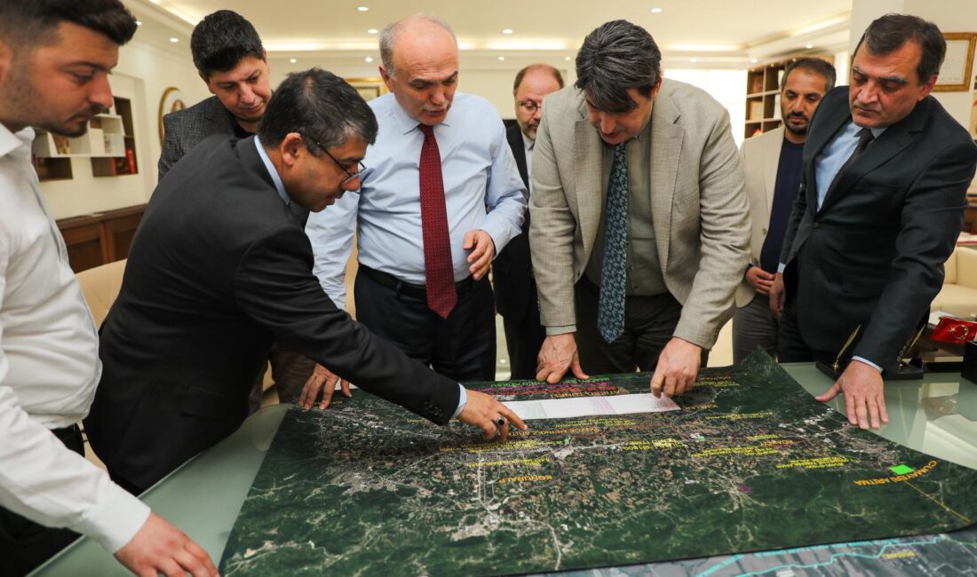 Düzce Belediye Başkanı Dr. Faruk Özlü, şehrin altyapı ihtiyaçlarına yönelik