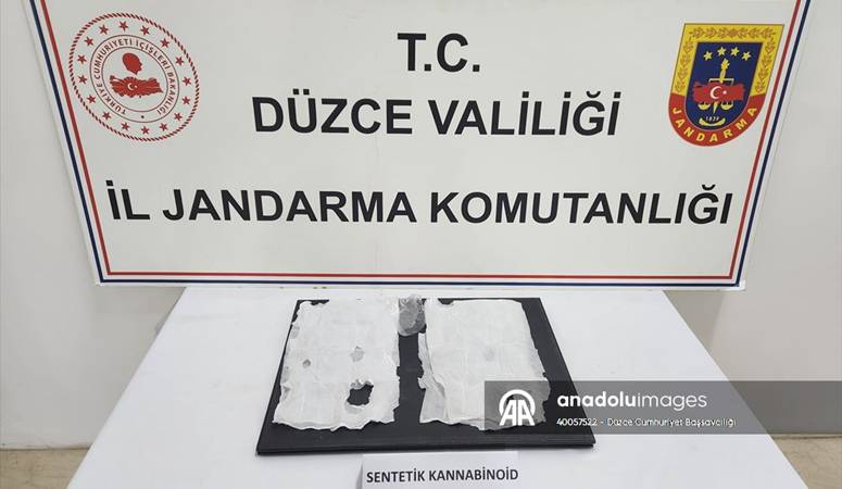 Anadolu Otoyolu’nun Düzce kesimindeki bir dinlenme tesisinde yakalanan şüphelinin ayakkabısının