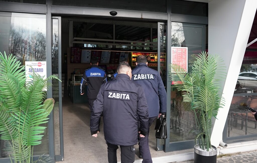 Düzce Belediyesi Zabıta Müdürlüğü, rutin denetimler kapsamında şehir
merkezinde faaliyet gösteren