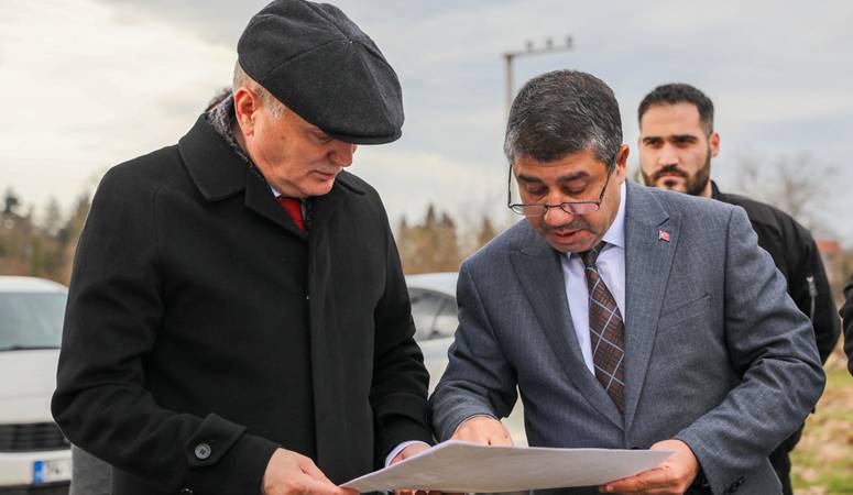 Düzce Belediye Başkanı Dr. Faruk Özlü, yapımları eş zamanlı olarak