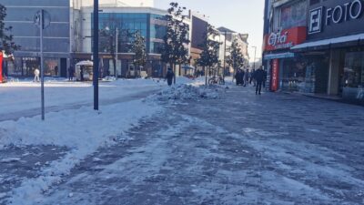 Düzce'de 2 gündür aralıklı yağan kar yağışının ardından kar kalınlığının