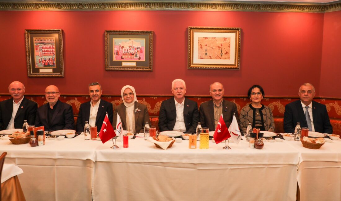 İSTANBUL VALİSİ DAVUT GÜL ŞEREF KONUĞU OLDU Düzce Belediye Başkanı