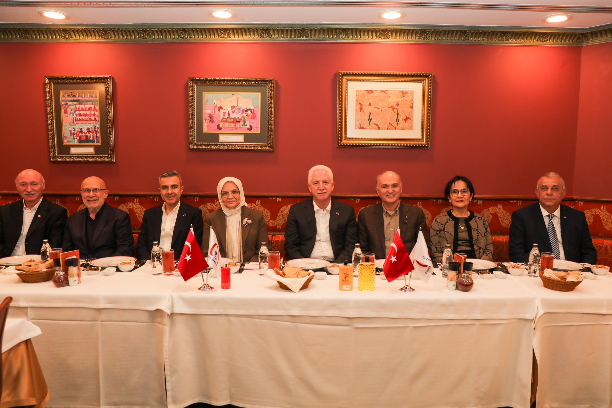 İSTANBUL VALİSİ DAVUT GÜL ŞEREF KONUĞU OLDU Düzce Belediye Başkanı