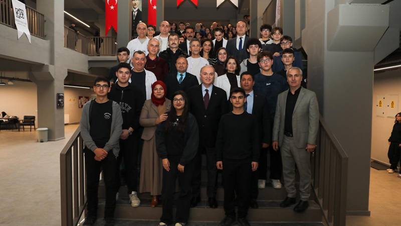 Düzce Belediyesi üniversiteye hazırlanan öğrencilere yönelik dijital eğitim platformu DÜBEP