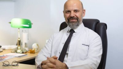 Bel fıtığı, günümüzde uzun süre oturmaya bağlı hareketsiz yaşam tarzı,