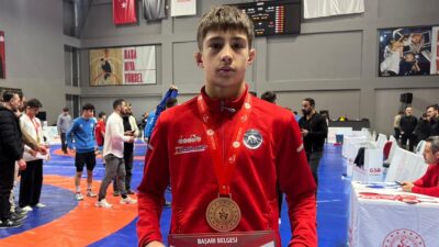 Düzce Belediyesi Spor Akademisi sporcusu Mert Halil İşler, İstanbul’da düzenlenen