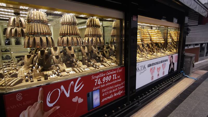 Son dönemde altın fiyatlarında yaşanan hareketlilik sevgililer gününde ilginç kampanyalara