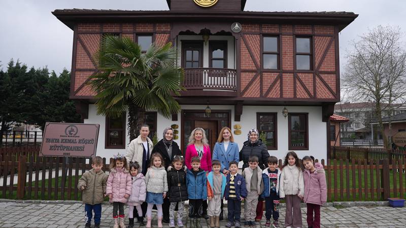 Düzce Belediyesi tarafından inşa edilen Yahya Kemal Kitap Köşkü, Kütüphaneler