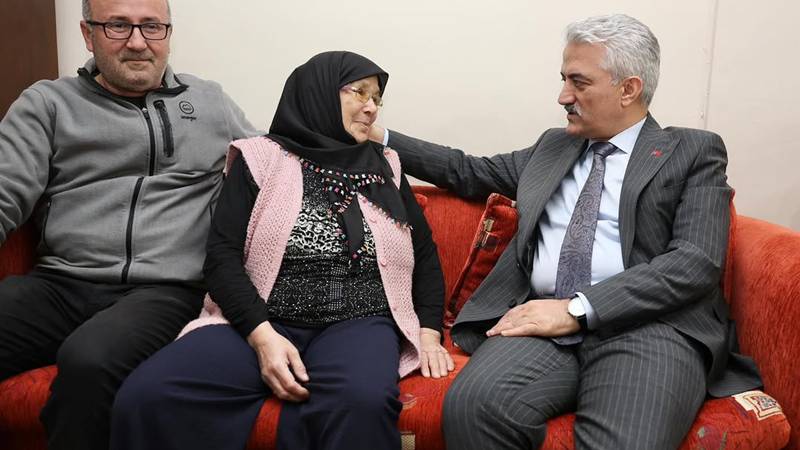 Düzce Valisi Sayın Mehmet Makas, iki aziz şehidimizin ailelerini ziyaret