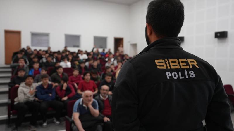 Düzce Belediyesi Bilim Merkezi, gençleri hem siber güvenlik hem de