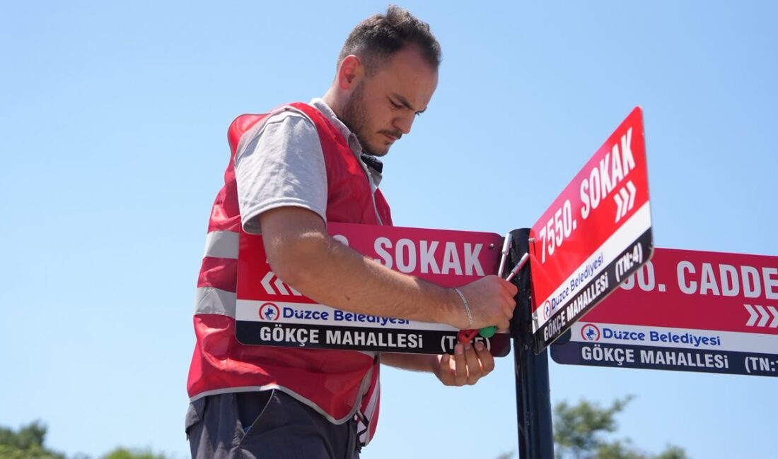 Düzce Belediye Başkanı Dr. Faruk Özlü’nün mahalle ziyaretleri kapsamında vatandaşlardan