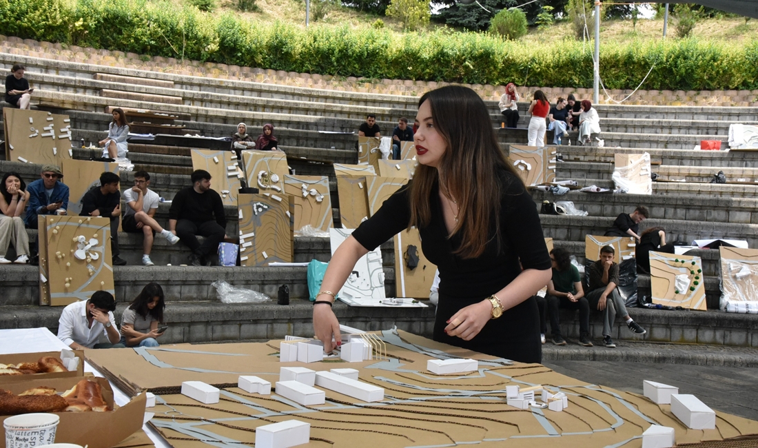 Düzce Üniversitesi Sanat, Tasarım ve Mimarlık Fakültesi Mimarlık Bölümü öğrencileri,