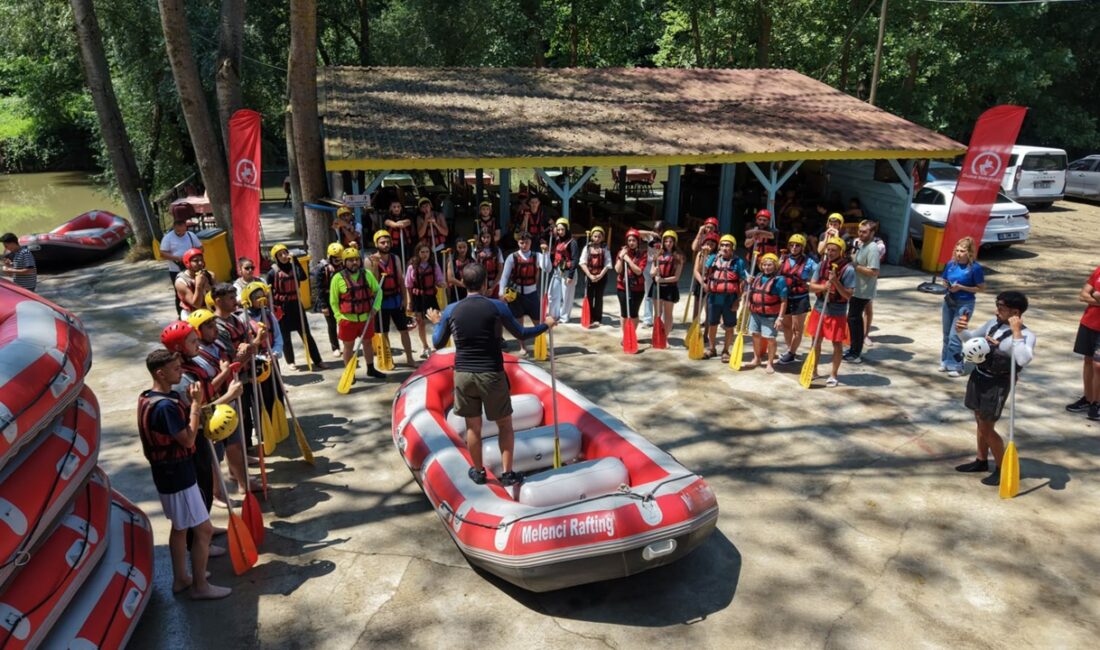 Düzce Belediyesi, yaz boyunca düzenlediği etkinliklerle gençleri spor ve doğayla
