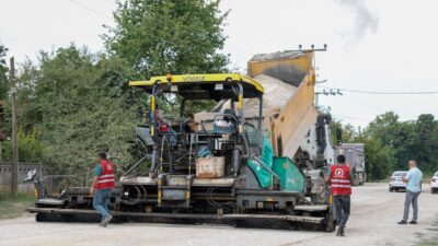 Düzce Belediyesi, 2026 yılı asfalt yatırım sezonunu iş makinelerinin sahaya
