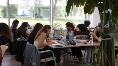 Düzce Belediye Başkanı Dr. Faruk Özlü’nün gençlerin hizmetine sunduğu kütüphaneler,