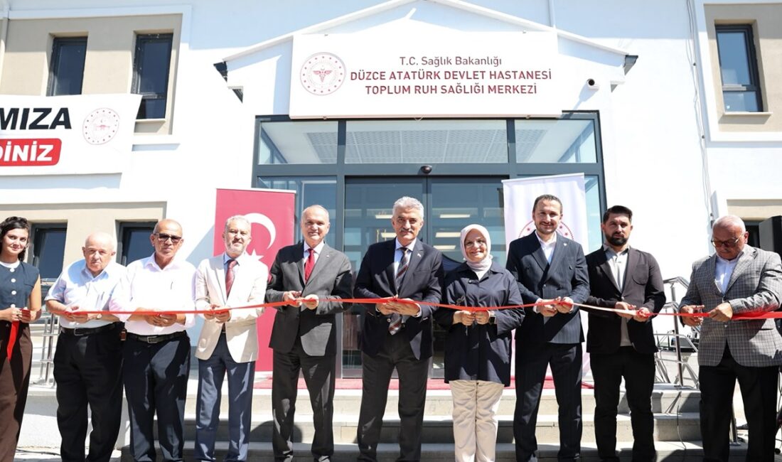Düzce Belediye Başkanı Dr. Faruk Özlü, Arapçiftliği Mahallesi’nde yapımı tamamlanan