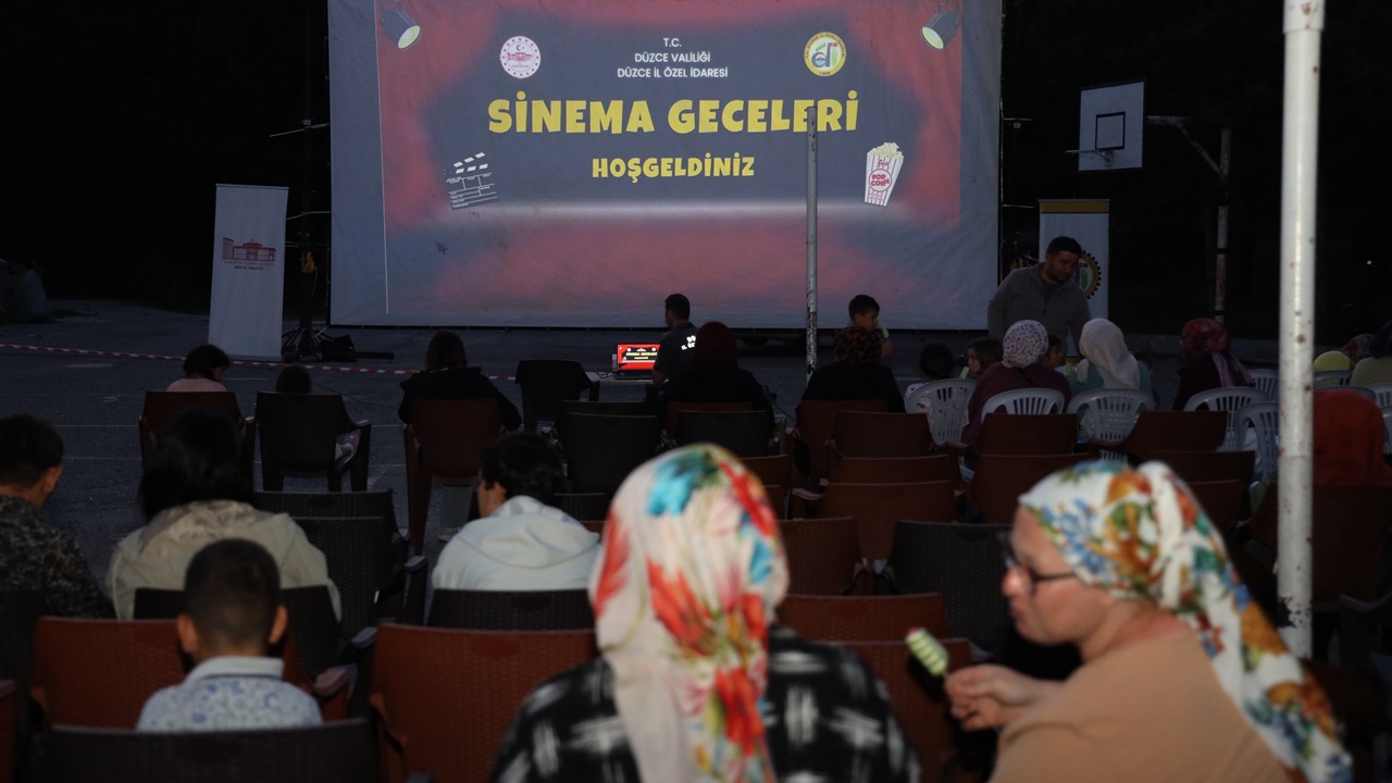 Düzce genelinde yaz boyunca köy köy gezerek eski yaz akşamlarının