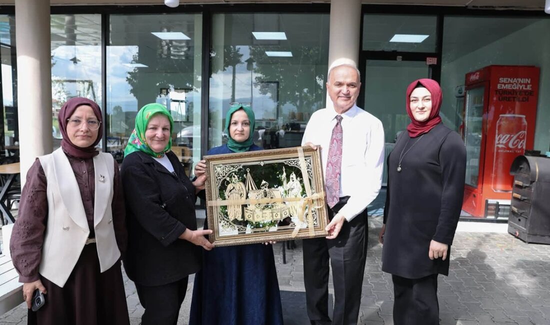 Düzce Belediye Başkanı Dr. Faruk Özlü, kadın kooperatifleri, dernekleri ve